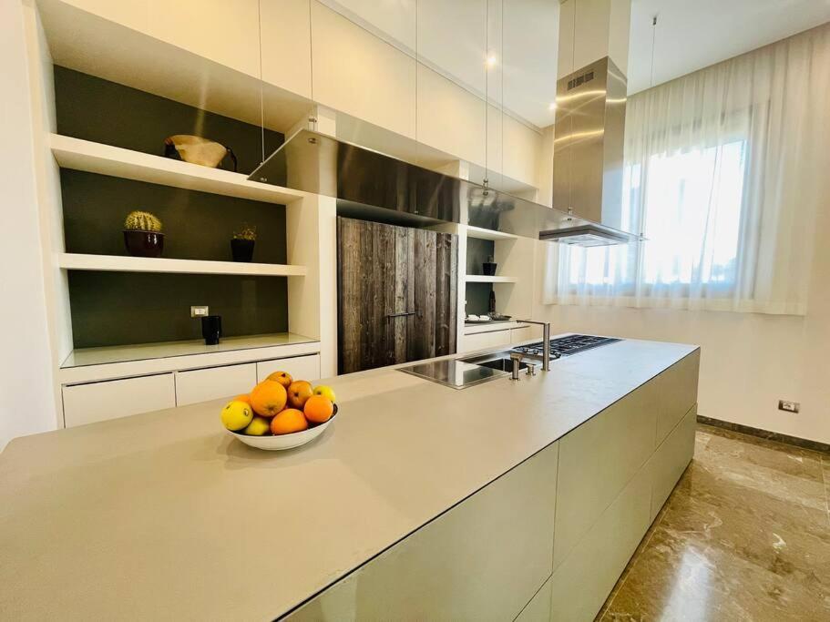 Villa Di 550 Mq Con 4 Piscina E Terrazza Panoramica *