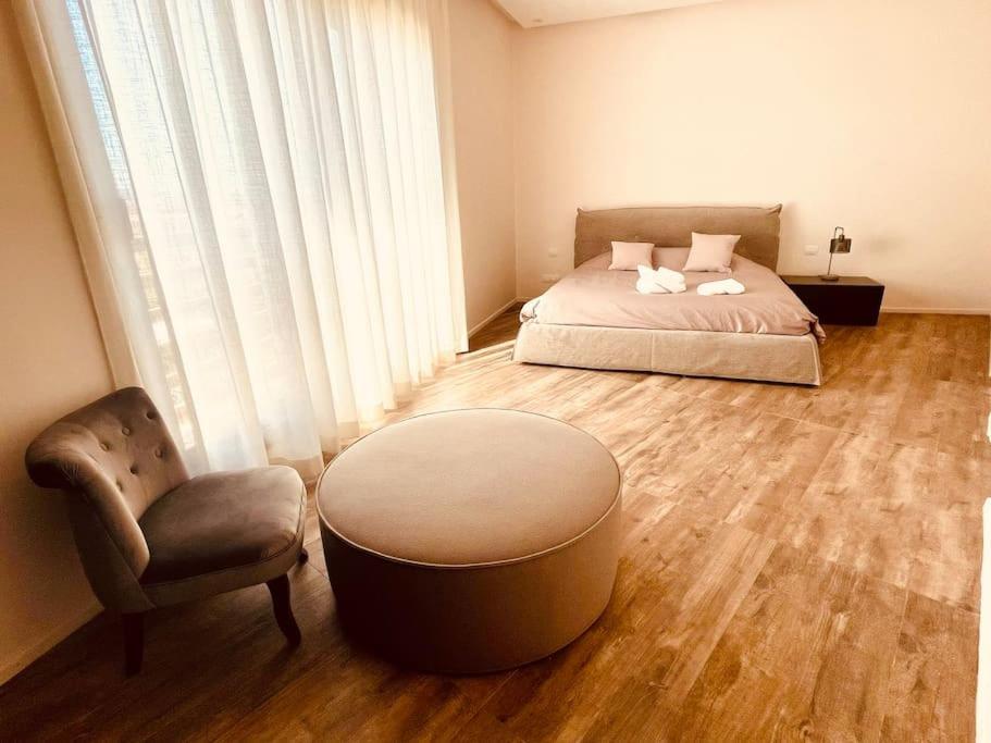 Di 550 Mq Con 4 Piscina E Terrazza Panoramica Villa *