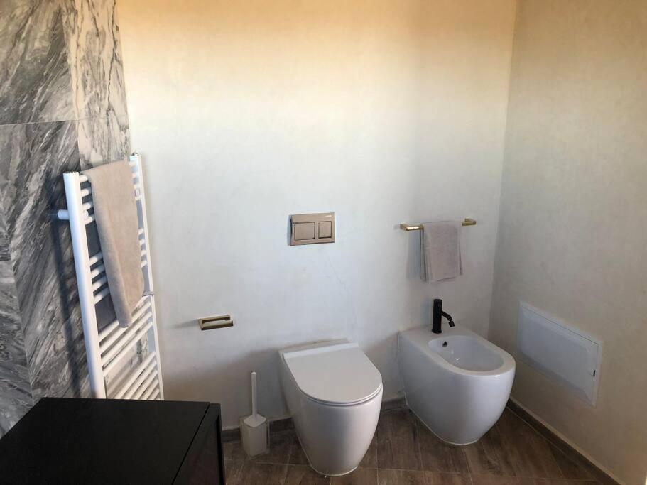 Di 550 Mq Con 4 Piscina E Terrazza Panoramica Villa *