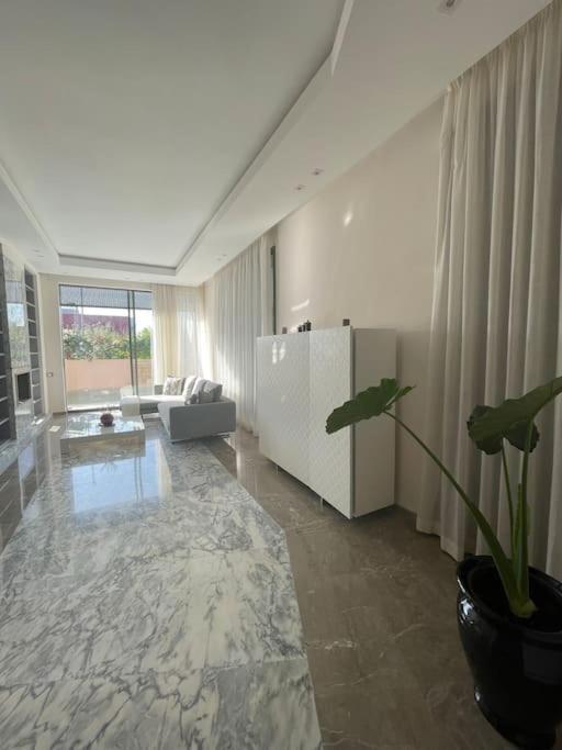 Villa Di 550 Mq Con 4 Piscina E Terrazza Panoramica