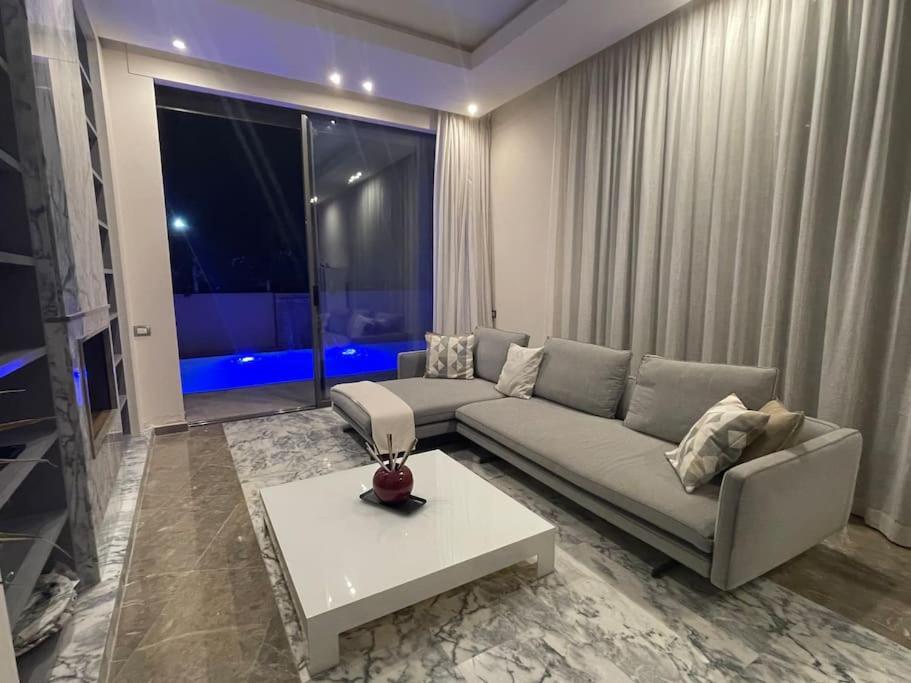 Villa Di 550 Mq Con 4 Piscina E Terrazza Panoramica *
