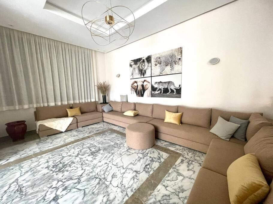 Di 550 Mq Con 4 Piscina E Terrazza Panoramica Villa