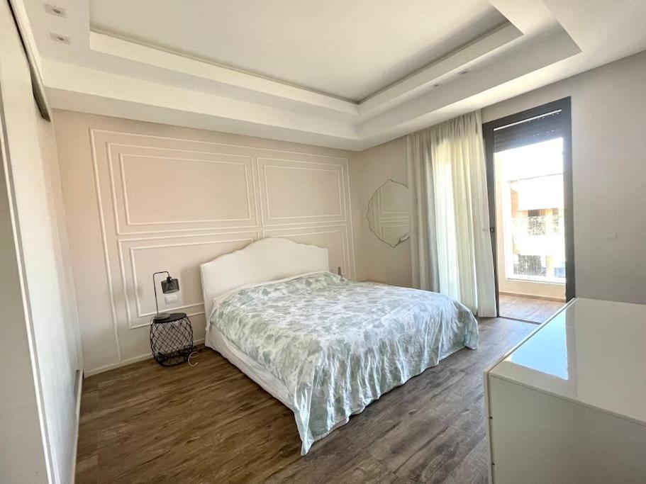 Di 550 Mq Con 4 Piscina E Terrazza Panoramica Villa